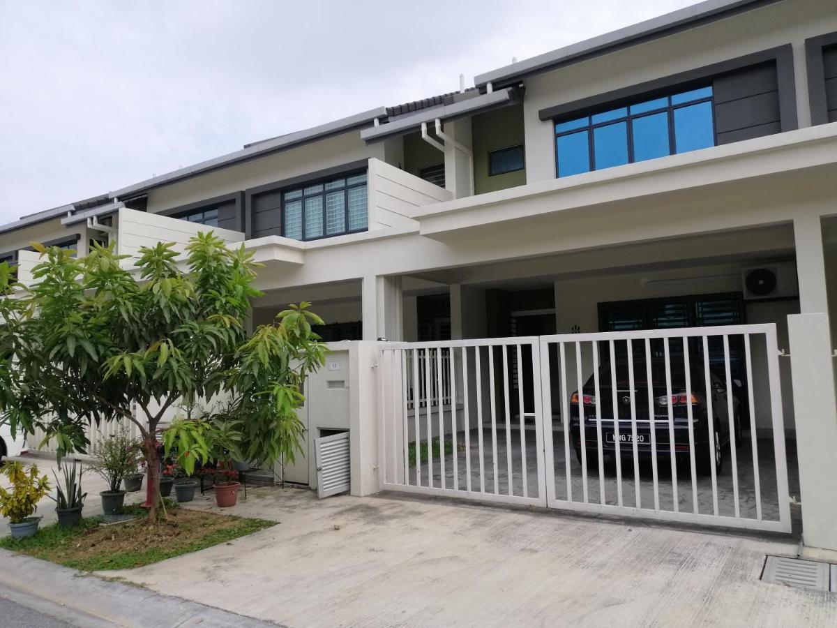 A&D Home-Stay @Kota Warisan, Sepang Ngoại thất bức ảnh