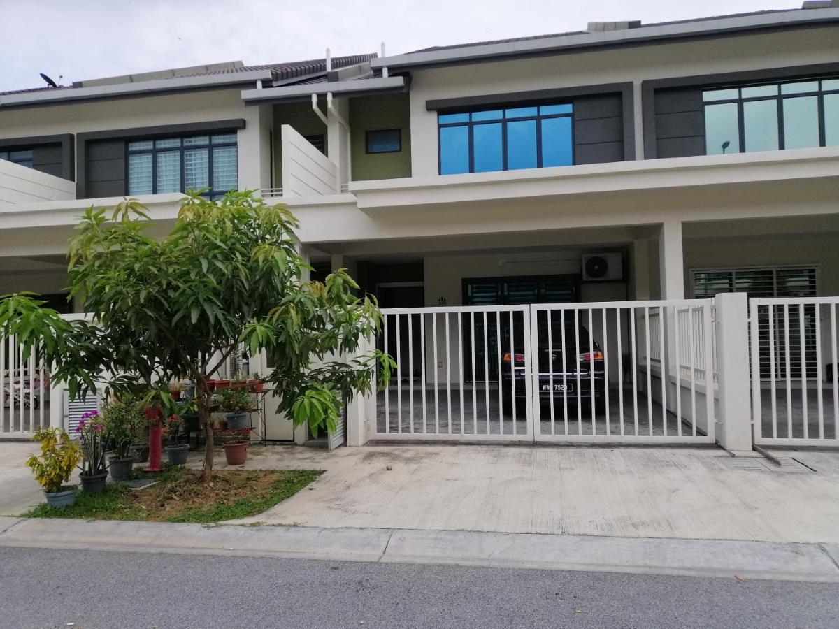 A&D Home-Stay @Kota Warisan, Sepang Ngoại thất bức ảnh